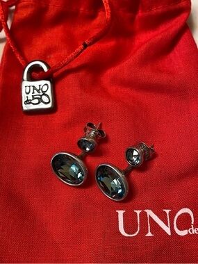 Uno de 50 MIDI Sterling Silver Blue Oval Crystal Earrings